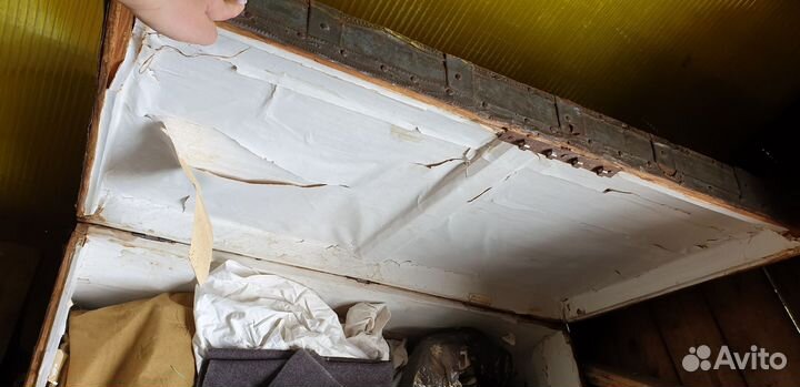 Сундук старинный