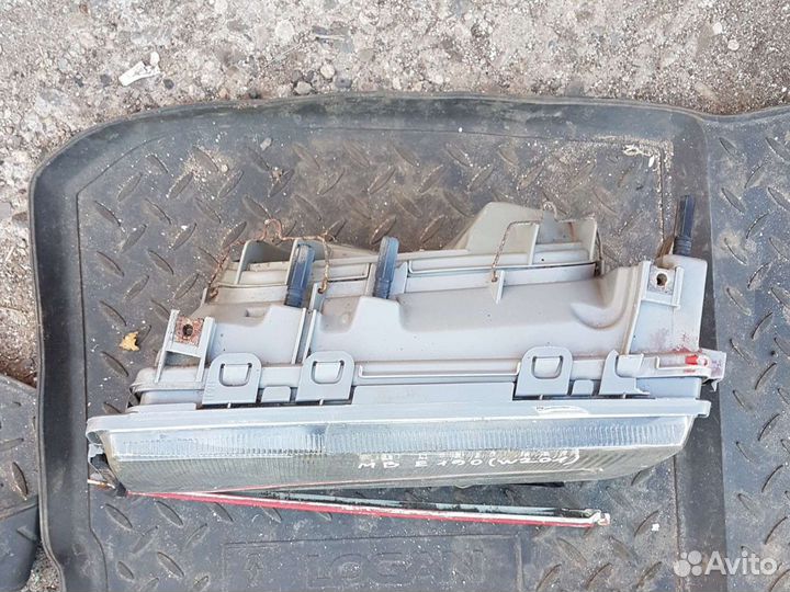 Фара левая Mercedes-Benz W201 E190