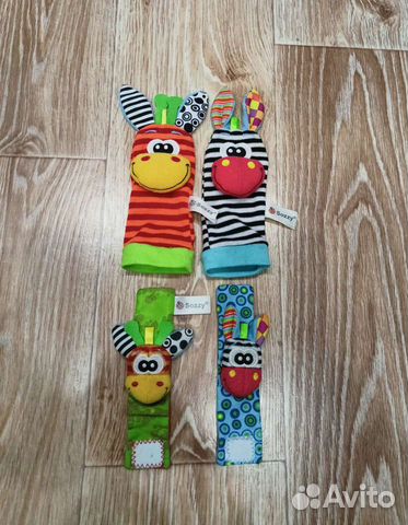 Набор носочков и браслетов - погремушки