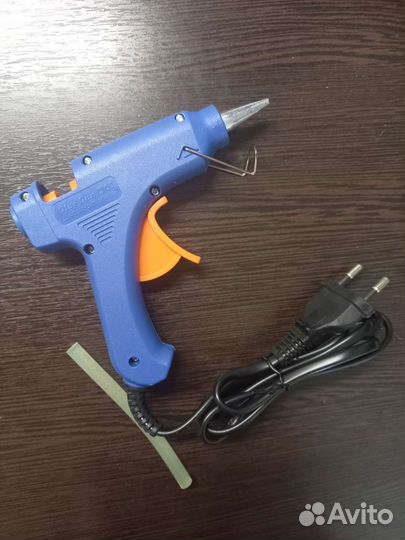 Клеевой термопистолет и клеевые стержни