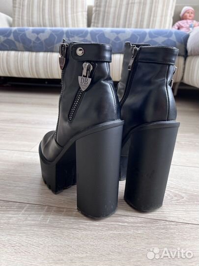 Ботинки женские