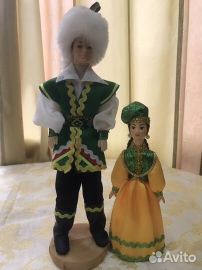 Сувенирная кукла в национальном костюме