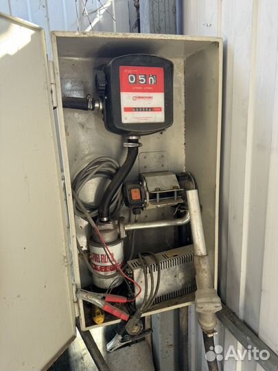 Топливный бак 800 л с заправочной станцией