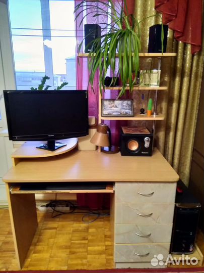 Компьютерный стол