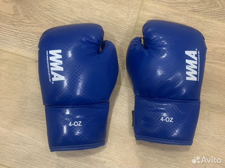 Боксерская груша и перчатки