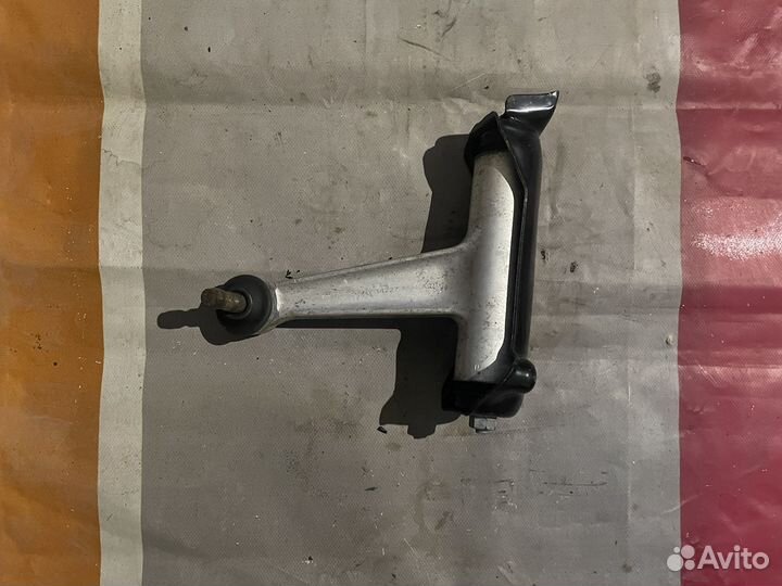 Верхний левый рычаг Mercedes w140