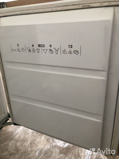 Морозильник Ariston встройка