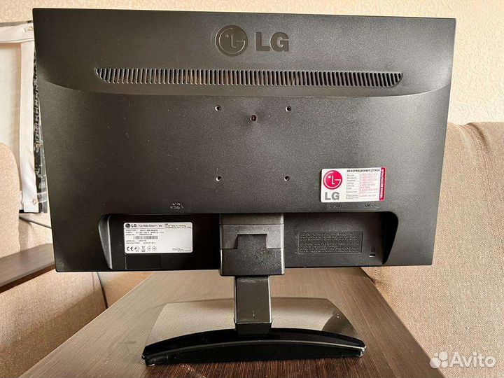 Монитор LG 22