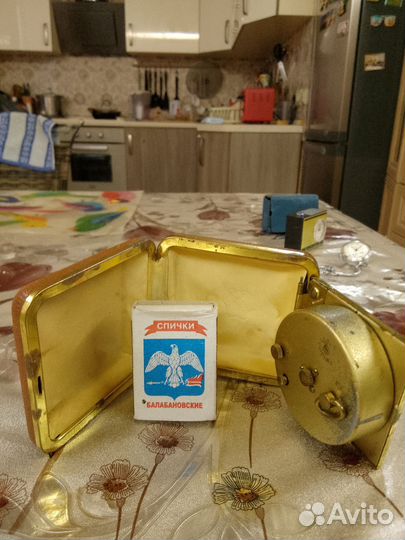 Часы-будильник