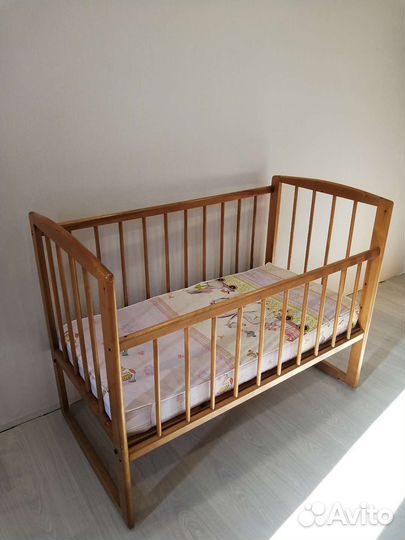 Кроватка-качалка