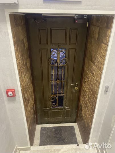 Дверь входная бу 88см правая