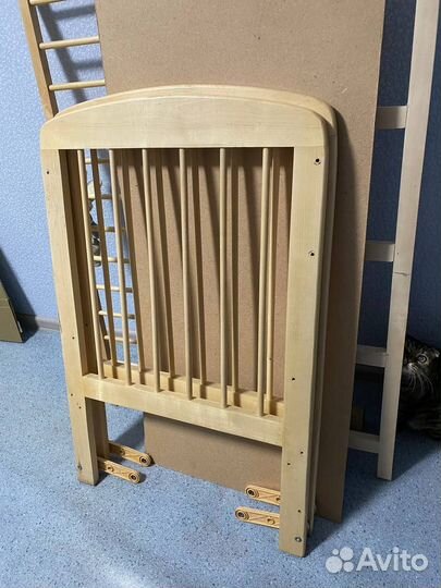 Детская кроватка с маятником без болтов