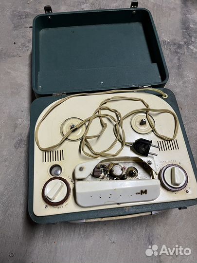 Магнитофон -радиоприемник домбай-203,чайка м