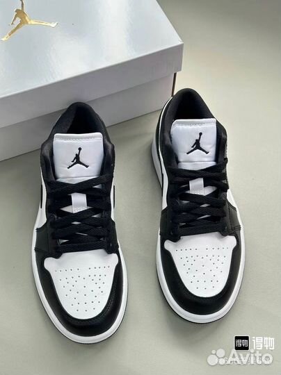 Nike jordan black and white