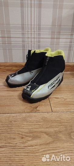 Лыжи с ботинками и палками fischer