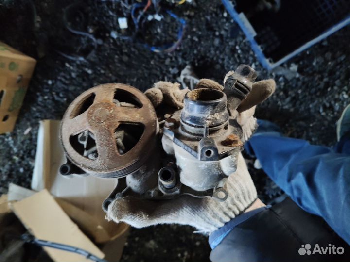 Помпа n47d20 BMW термостат