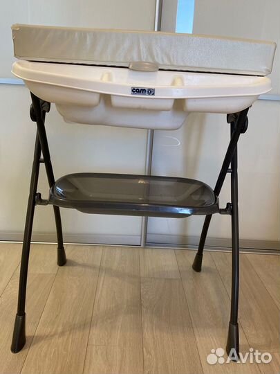 Ванночка для купания и пеленальный столик