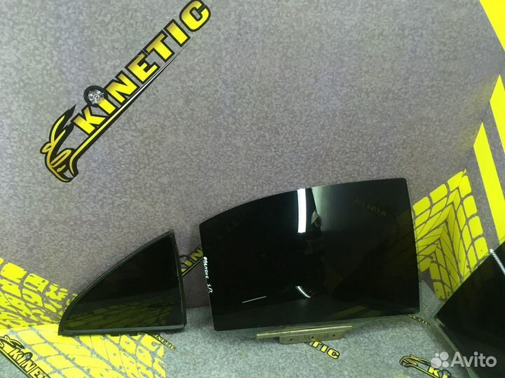 Стекло двери Toyota Avensis Тойота Авенсис 2 2006