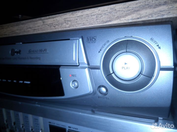 Видеомагнитофон LG bh762w