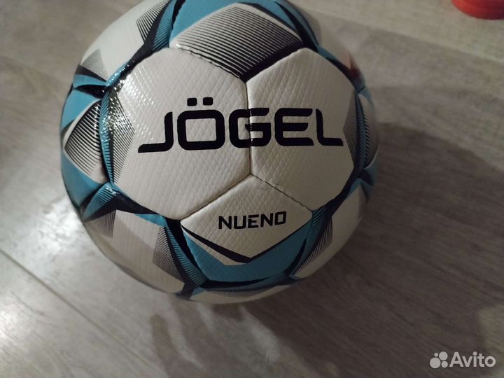 Футбольный мяч новый