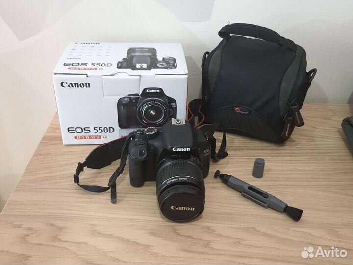 Зеркальный фотоаппарат Canon EOS 550d