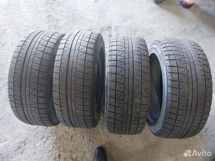 Bridgestone Blizzak Revo GZ 235/55 R17