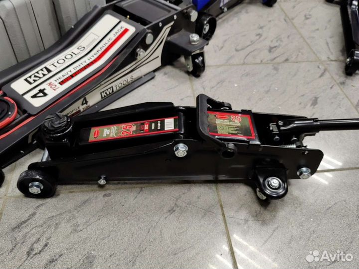 Домкрат подкатной Rockforce 2.5 т новый