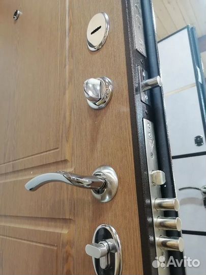 Входная дверь 