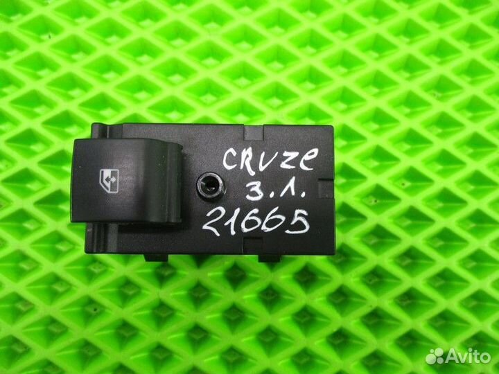 Кнопка стеклоподъемника Chevrolet Cruze 1 (J300)