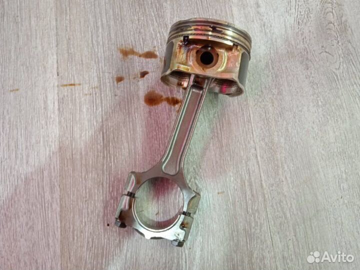 Поршень с шатуном Nissan Juke F15 HR16DE 2013