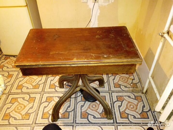 Карточный стол ретро