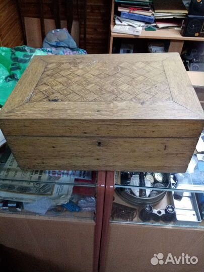 Ларец старинный с замком. Дубовый