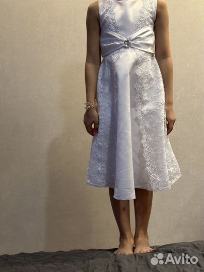 Нарядное белое платье для девочки