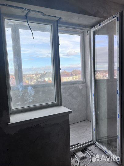 Пластиковая дверь и окно