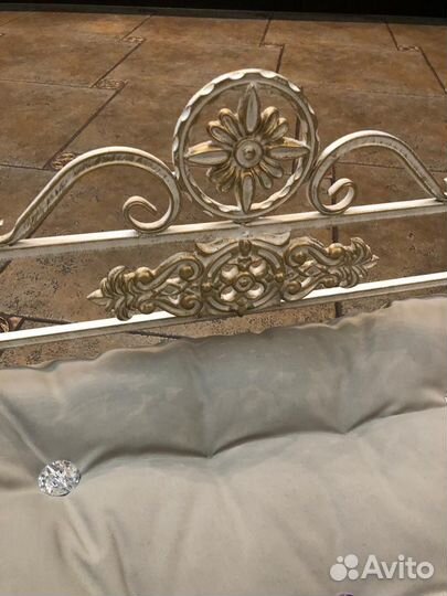 Лежанка для кошек и маленьких собачек