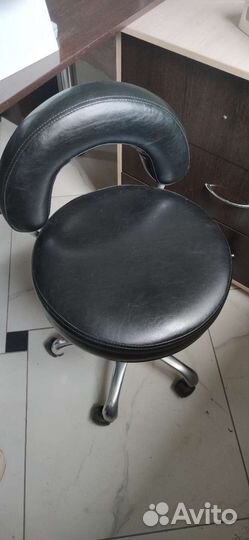 Стул мастера маникюра/педикюра бу