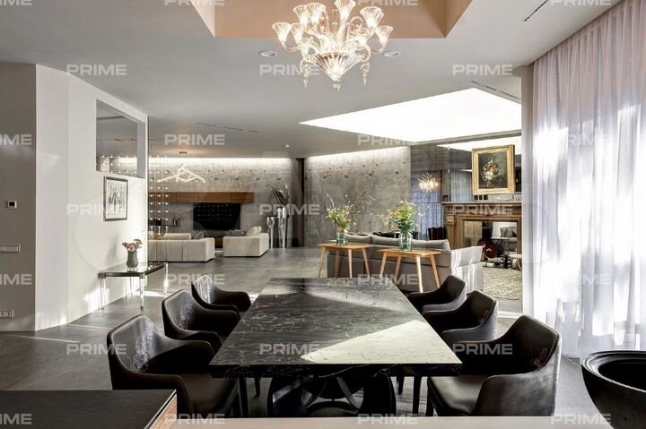 Дом 1000 м² на участке 19,5 сот.