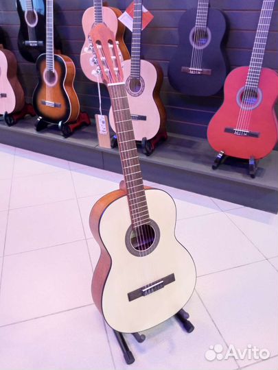 Классическая гитара Cort AC100
