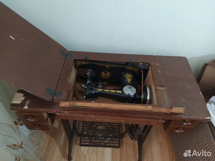 Швейная машинка ножная