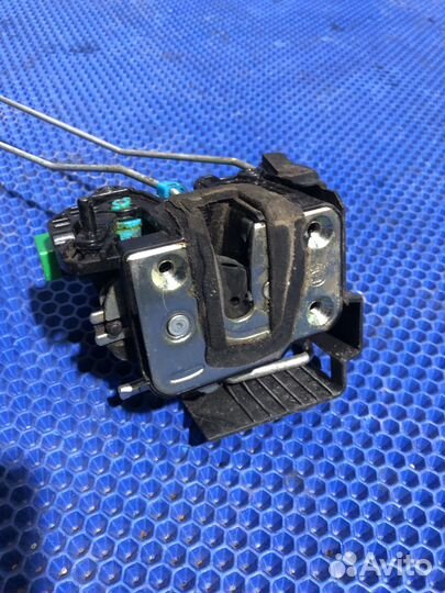 Замок двери задний правый hyundai solaris 1