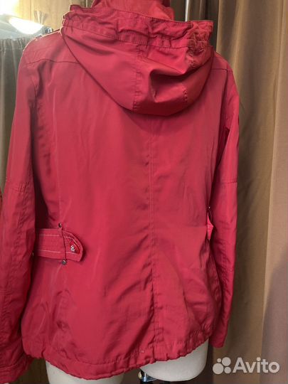 Ветровка женская