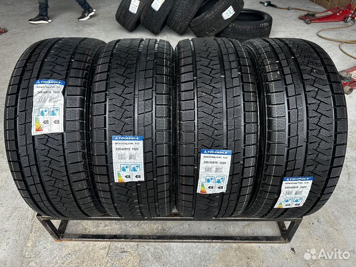 Triangle PL02 245/40 R19