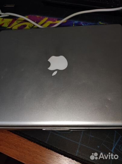Apple MacBook