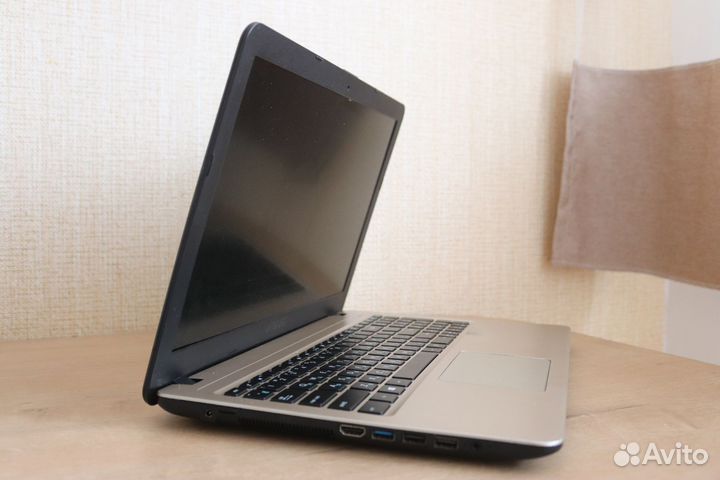 Ноутбук asus 4 ядра,4gb,gt110mx,ssd 250,game