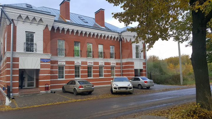 Здание, 1300 м²
