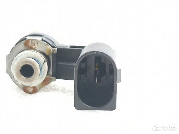 Форсунка топливная Volkswagen Golf 5 1.4 caxa 2008