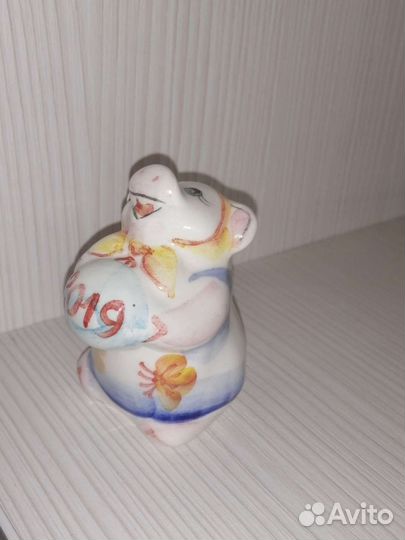 Фигурка фарфор