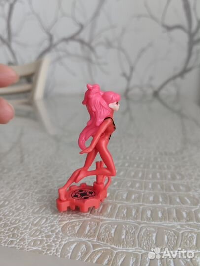 Игрушка из киндера