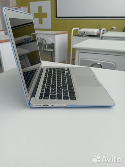 Apple macbook air 13 2016 8 гб идеал.сост