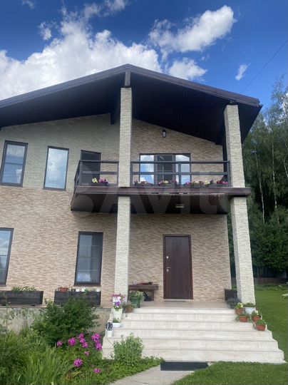 Коттедж 296 м² на участке 13 сот.